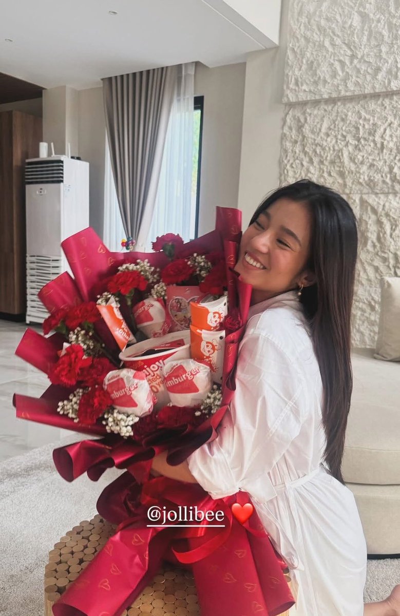 Thank you, <a href="/Jollibee/">Jollibee</a> , for trusting our Belle Mariano once again❤️ Nothing beats seeing her shine while enjoying her fave Chickenjoy 🍗✨ 

So proud of you always, <a href="/bellemariano02/">Belle Mariano</a>

#MyChickenjoySarapSavers
#BelleMariano