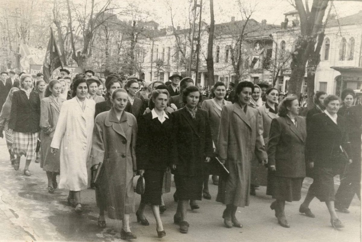 May Day parade in Ordzhonikidze (now Vladikavkaz). North Ossetian ASSR, 1950s.

Photo: Felix Kireev