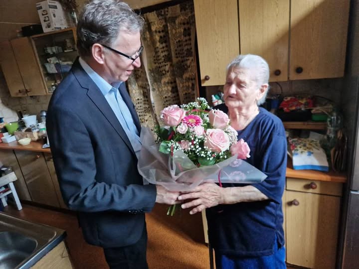 "‼️Tę 22-letnią dziewczynę komunistyczny sąd skazał na 6 lat więzienia❗
🔷 Dziś 96. urodziny obchodzi Stefania Szacoń z domu Rospond, sądzona w procesie księży kurii krakowskiej w 1953 r., żona zmarłego w ubiegłym roku żołnierza AK por. Wacława Szaconia.
🔷 Życie pani Stefanii