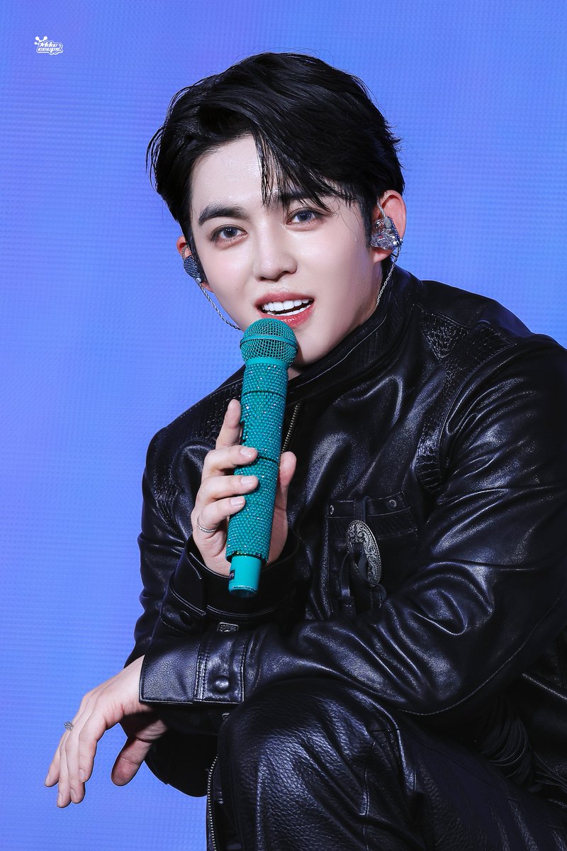 KKuCoups's tweet image. 260405 NEW ENCORE

A star is shining in your eyes.💫

#SCOUPS #에스쿱스 #승철 #최승철
#エスクプス
#세븐틴 #SEVENTEEN