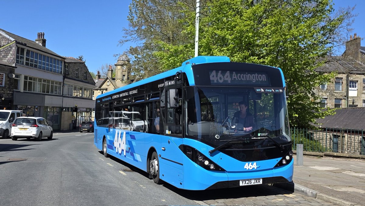 WC2512's tweet image. Basking in the Rossendale Sun 🌞

@blackburnbusco 520 - YX26 JXR in #Bacup yesterday afternoon working a 464 service heading to #Accrington.