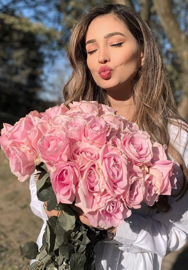 naz_shaina's tweet image. ⚘️Rooted in kindness, blooming with love⚘️🫶🏻💋💋

#PositiveVibesOnly 
#SpringFlowers
#May2026 
#KindnessMatters 
#PeaceAndLove