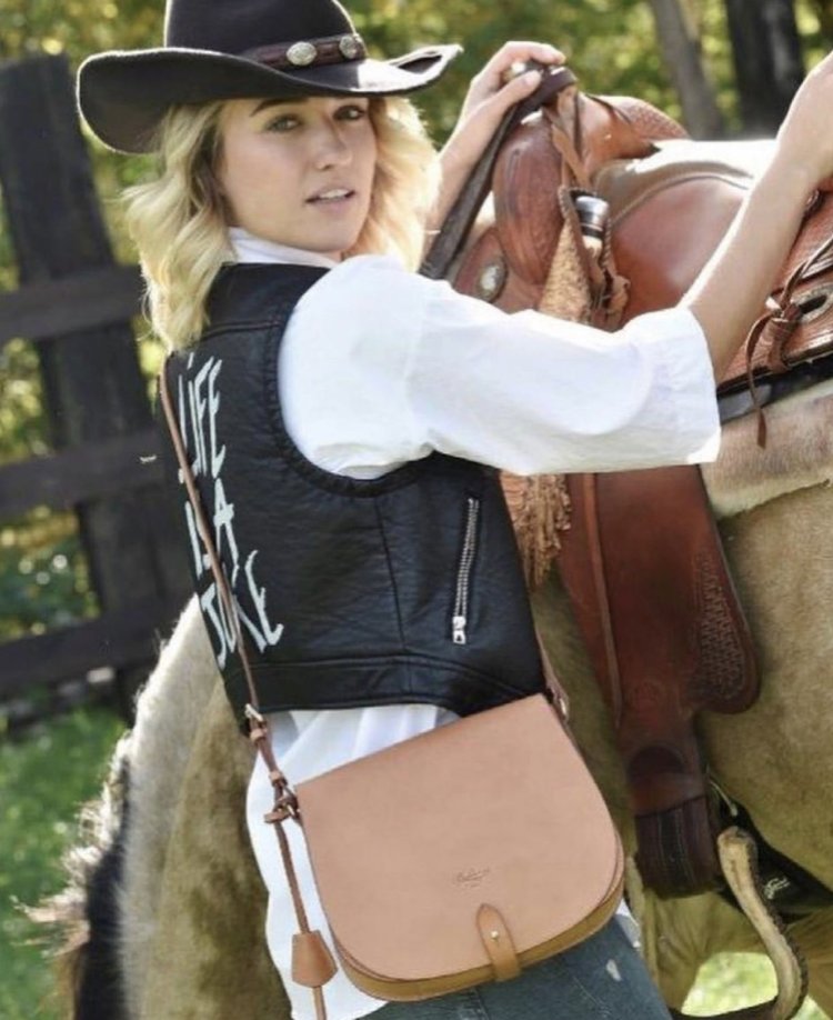 Attavanti_com's tweet image. Gorgeous 🌷Boldrini Italian designer smart workbags &amp;amp; handbags Horse not included 📷Beautiful handmade luxury in veg eco leather handcrafted by Italian artisans gorgeous #gifts free UK delivery  #firsttmaster #MadeInItaly #sbs #smallbizFridayUK attavanti.com/brands/boldrini