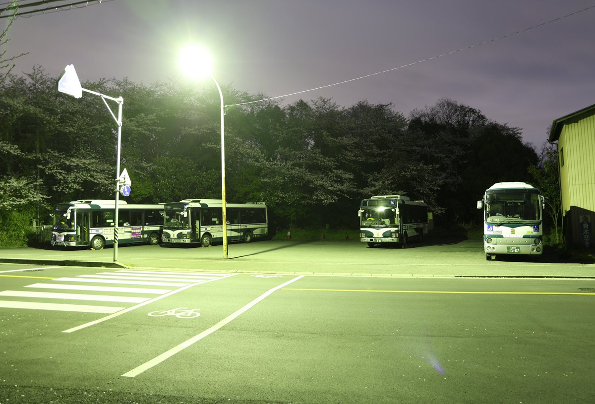 max3056F's tweet photo. 三重交通　高野団地車庫
@三重県津市一志町高野
中学校の校門の向かいにある車庫です。現在は4台が駐在します。
撮影:2026/4 https://t.co/Fg2kXZ2L7m