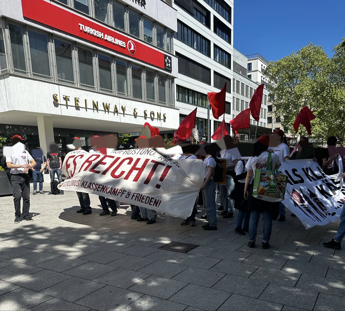 redact0711's tweet photo. Die Demonstration ist am #Kronprinzplatz angekommen - um 13:00 geht es weiter mit der Auftaktkundgebung der Revolutionären Demo #s0105 @1maistgt https://t.co/5ianNXIhIm