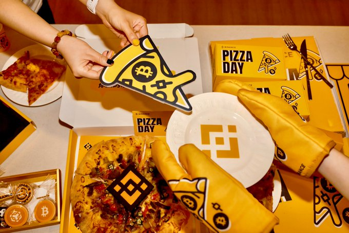 🎁币安联手橙子给大家发披萨周边了~🎁

感谢<a href="/pearbinance/">梨子酱 🔶 BNB</a>  给橙子争取的披萨周边名额

只需要关注 <a href="/binancezh/">币安Binance华语</a> +  <a href="/pearbinance/">梨子酱 🔶 BNB</a> + <a href="/Kris7146/">橙子🍊（链上判官）</a>  

并一键三连即可抽取三份币安披萨周边

速战速决4小时开奖， 祝各位好运