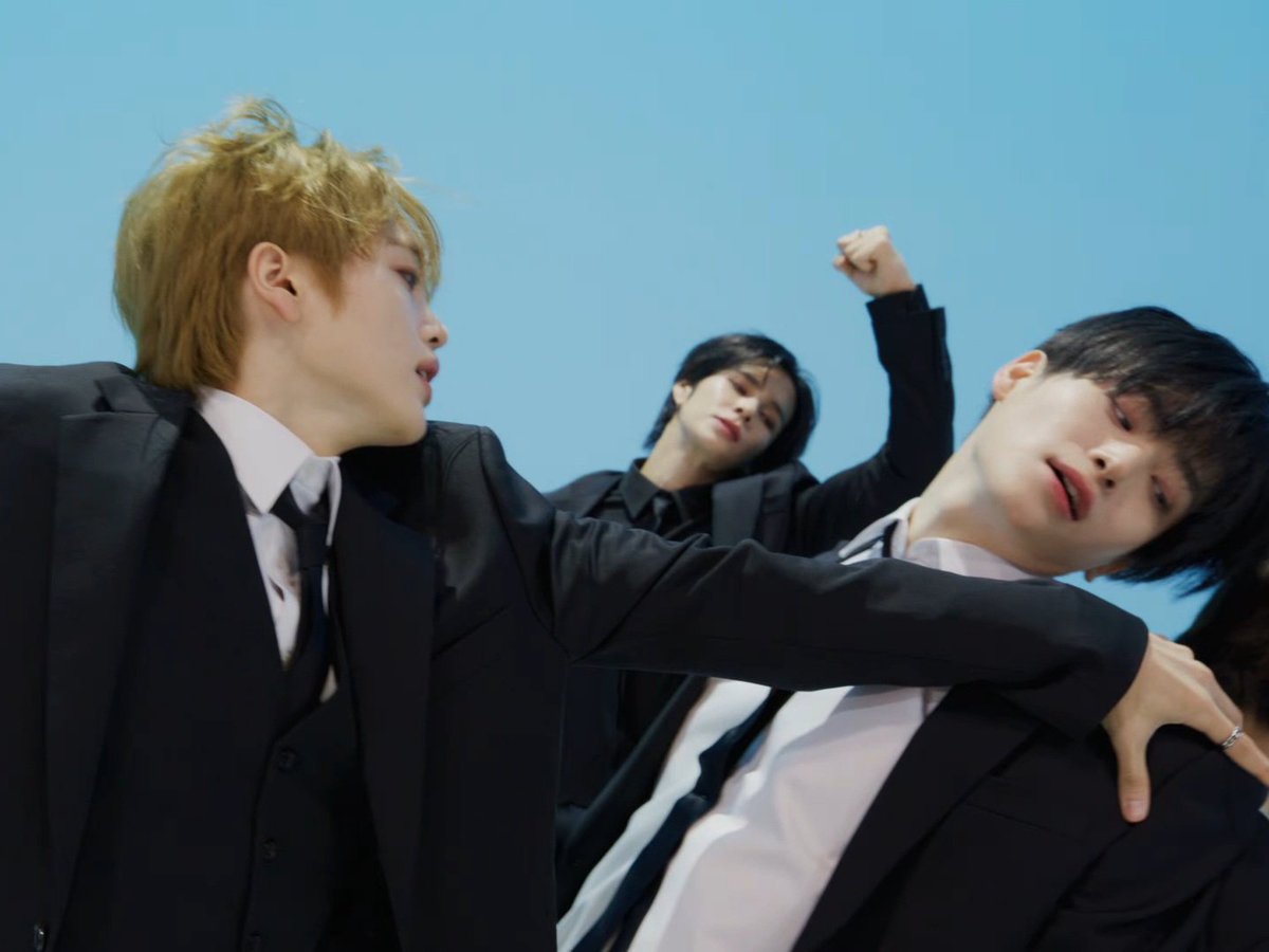 코이 tweet media