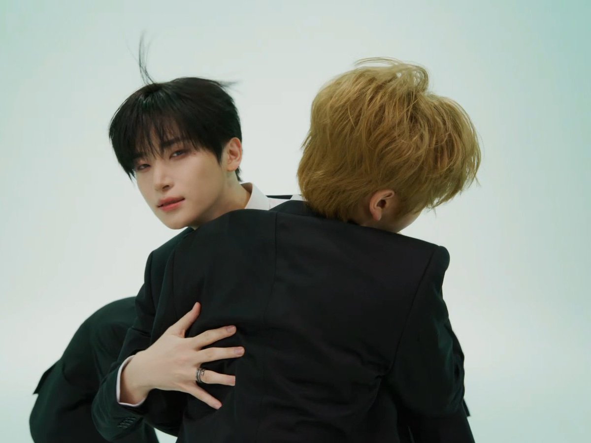 코이 tweet media