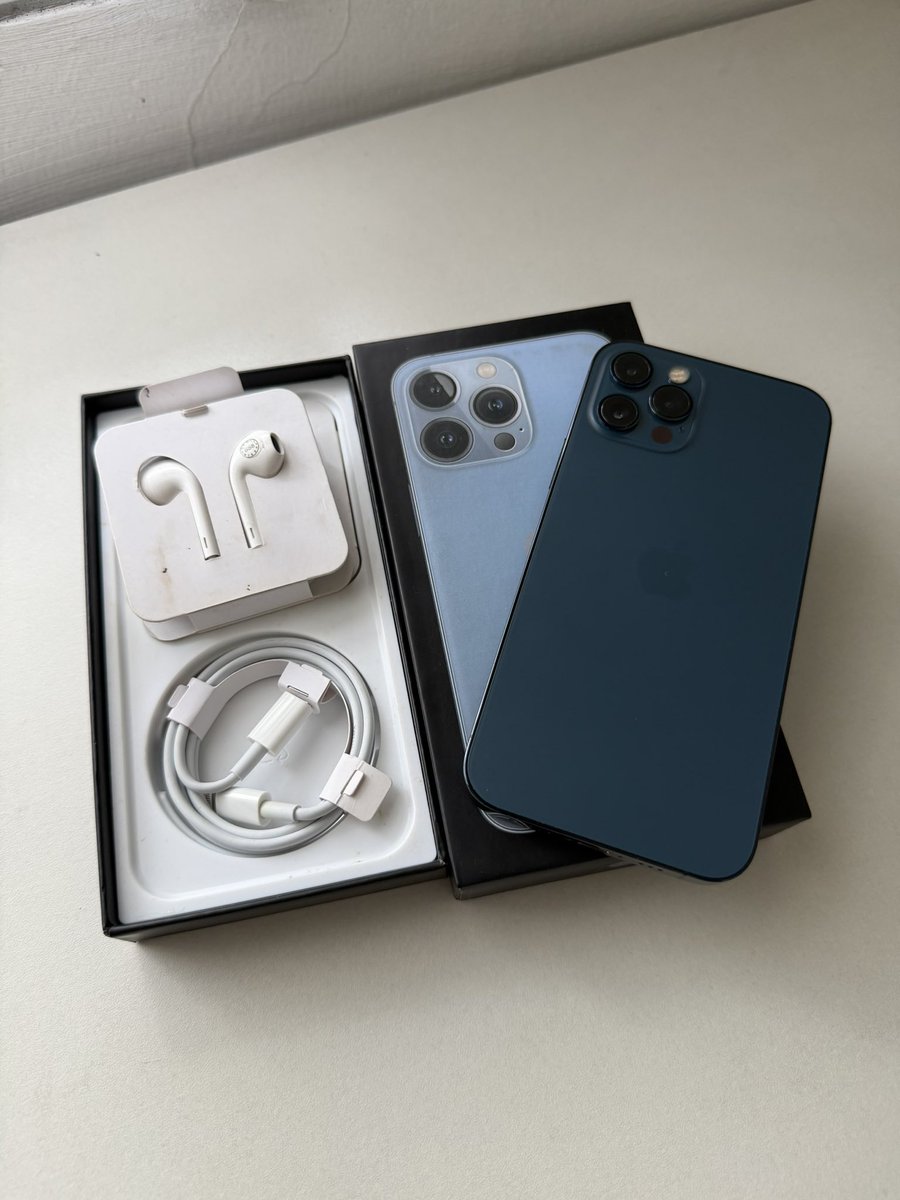 werwolfyy's tweet image. wts (want to sale) iphone 12 pro 256gb pacific blue masih mulus kinclong 

box lengkap isinya juga lengkap
harga 5,8 nego 
pemakaian perempuan

minus
- battery health 71%

#wanttosale #wts #iphone12pro #zonauang #butuhuang #bu #iphone #12pro