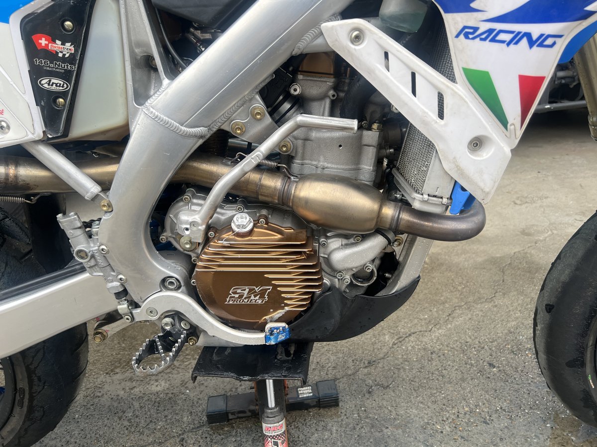本気で走れる一台を探している方！
TM Motoのモタード車を売ります！！

TM Moto SMK 450 ES Fi 4T（2021）
梅田選手がS1チャレンジ S1オープンクラスでチャンピオンを獲得した年のレース車️🏆️

・エンジンフルO/H済
・前後サスO/H済
・RCS14（社外）/ FaBa装着

110万円＋送料
詳細はDMください✉️