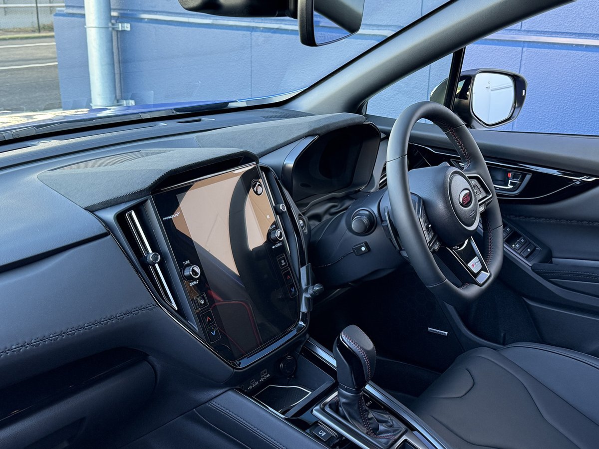 customline_sgrc's tweet image. 【お客様施工写真のご紹介】
#S210 オーナーのお客様！

メーターバイザー＆パネルセンターアッパーを
ウルトラスエード仕様にカスタマイズ。
さらにパネルセンターアッパーには黒ステッチを追加。

特別仕様車を、より上質に、より自分らしく。
#SUBARU #WRX