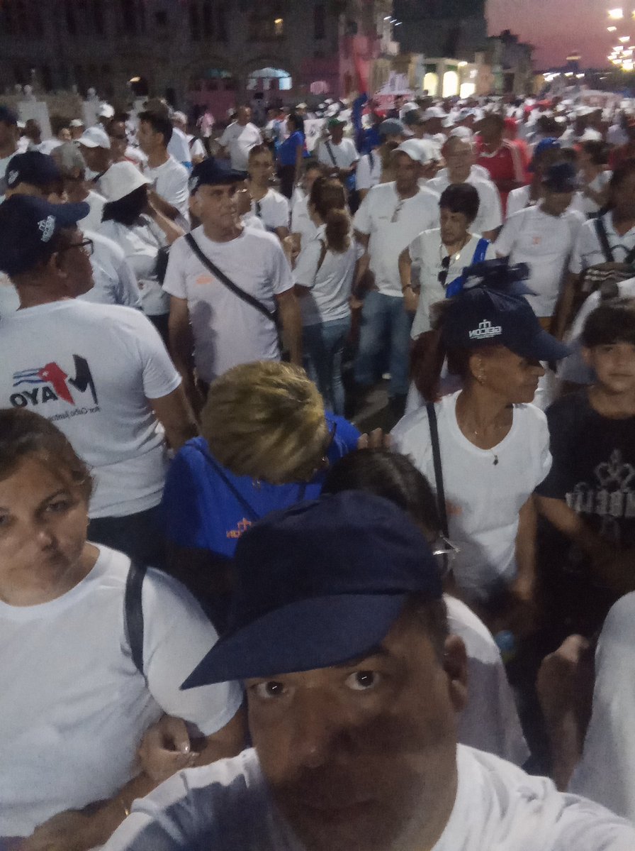 Ya estamos en el Malecón habanero. La Patria se defiende. Viva la Paz! Abajo el bloqueo! <a href="/GEICONCUBA1/">GEICONCUBA</a> <a href="/JairMoralesRod2/">Jair Morales Rodríguez</a> <a href="/YanetHzP25/">Yanet Hernández</a> <a href="/CubaMicons/">Ministerio de la Construcción</a> <a href="/Rene_MesaMICONS/">Rene Mesa Villafaña</a> <a href="/CubaReynolds/">Reynolds Cuba</a>
