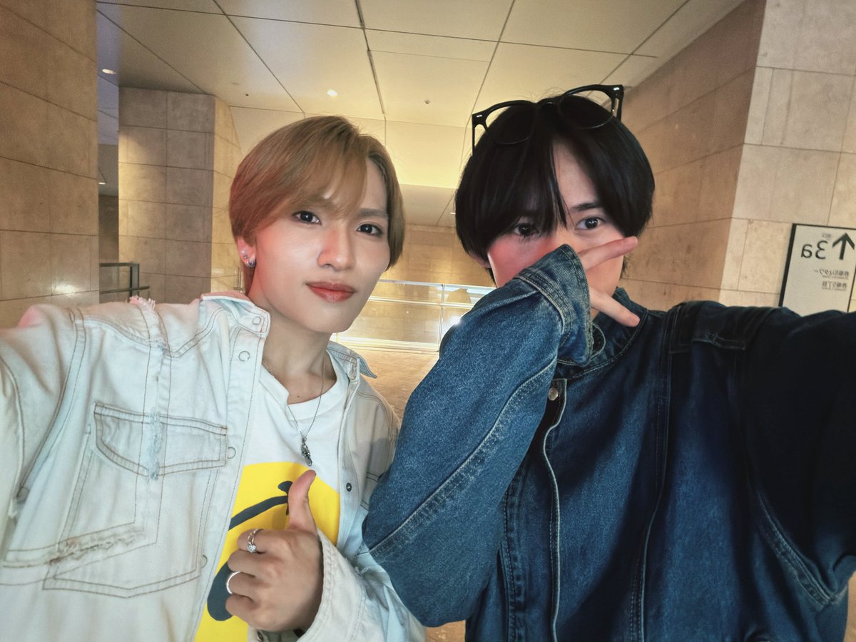 takumaongaku's tweet photo. 昨日は久しぶりにJAM HEADSのWAN君とご飯に行きました！✨
僕とWAN君、実は昔に某オーディション番組が同じで、切磋琢磨してデビューを目指してきたお兄ちゃん的存在です！
またこうしてお互いグループは違えどグループに入って再開できて、めっちゃ嬉しいです✨
#WAN #KaJI #jamheads #sevendeuce https://t.co/lnAuWGFgGK