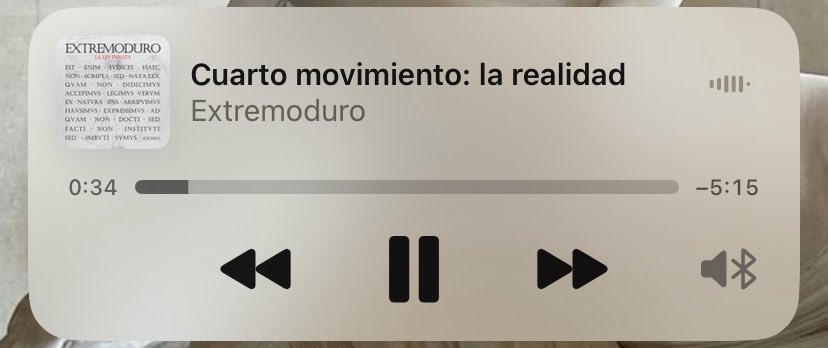 martuips's tweet photo. twitter me ha jodido esta canción, ahora cuando la escucho en vez de llorar y sufrir me viene directamente a la cabeza el vídeo de  bea de anhqv llorando https://t.co/8YSpo3vvOE