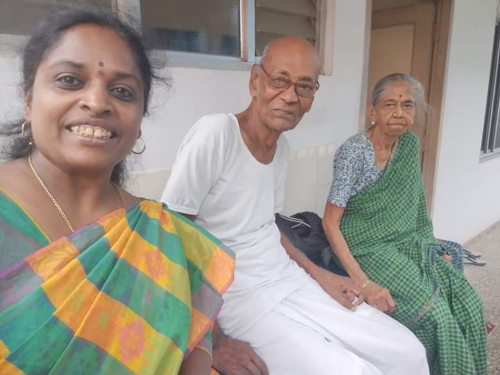 தமிழகத்தின் மூத்த கல்வியாளர் முனைவர் ச. சீ. ராஜகோபாலன் அவரது இணையர் சீதா லட்சுமி அம்மா ஆகியோருடன் ❤