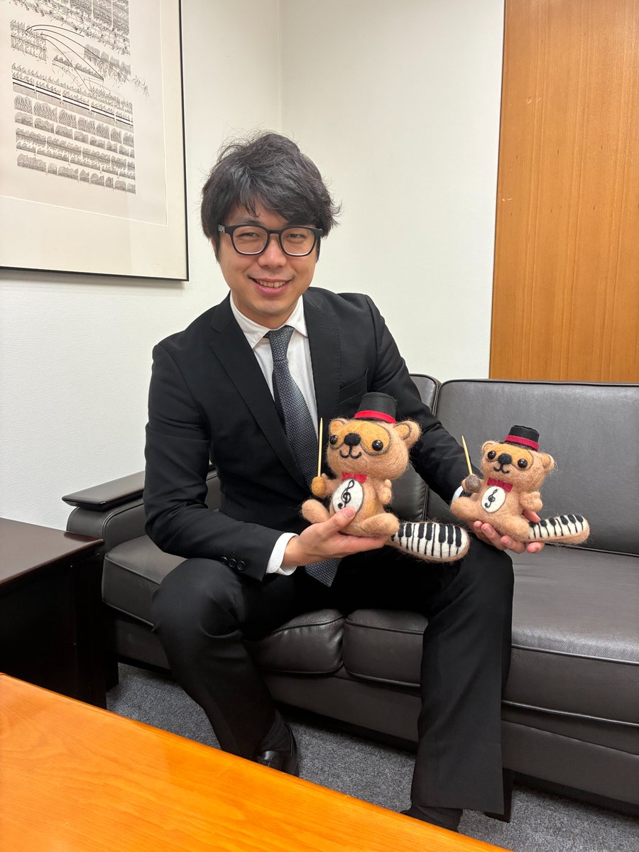 TANOON_Tanuki's tweet photo. 水戸博之さんが先日来社されましたぬん！はじめましてでしたぬん✨👀
初抱っこありがとうございますぬん👔 https://t.co/ISymkjYlaT
