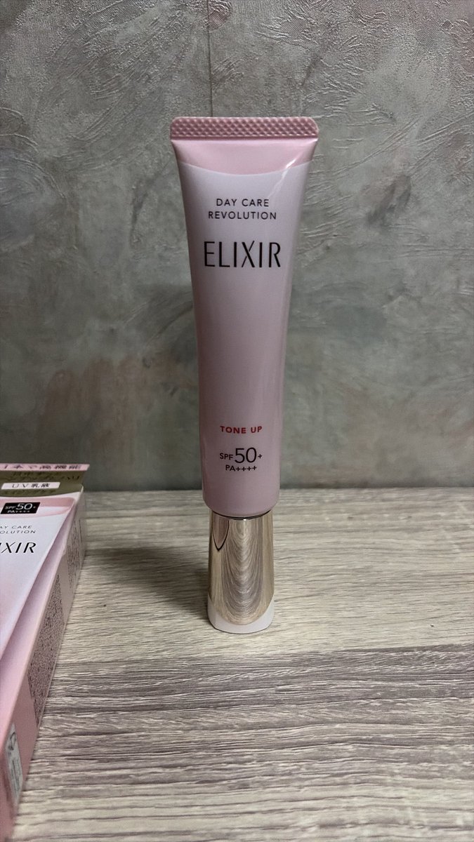 comethru5's tweet photo. ส่งต่อกันแดด elixir สีชมพู ตัวนี้โทนอัพนิดนึงน้า เหลือประมาณ 60% ไม่ค่อยได้ใช้ค่า 400รวมส่งงับ🤍🤍 #ส่งต่อ #ส่งต่อสกินแคร์ #ส่งต่อคสอ #ส่งต่อเครื่องสำอาง #คสอมือสอง #สกินแคร์มือสอง #โล๊ะโต๊ะ #ส่งต่อกันแดด #ส่งต่อelixir https://t.co/hO4YJtM4KA