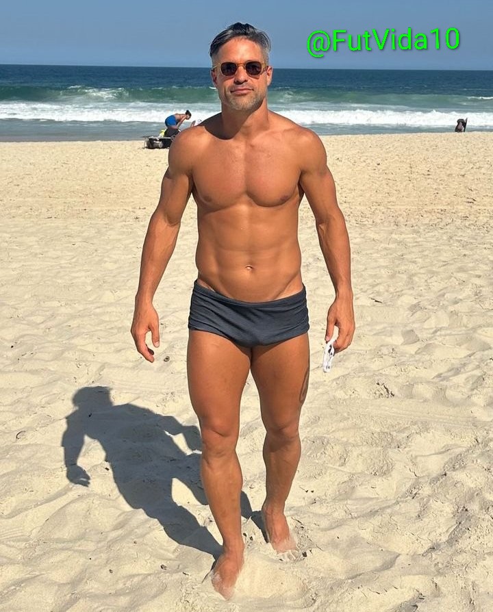FutVida10's tweet image. O ex-jogador Diego é uma delícia. 

🔥🔥🔥😈😈😈

#Futebol #Football #Soccer  #Gostoso #Lindo #DiegoFV #ExJogador #Comentarista #Sunga
