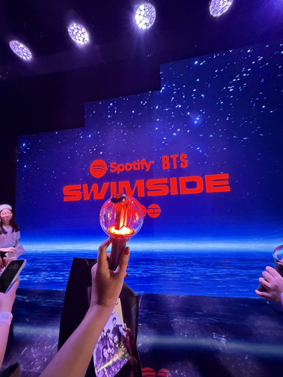 bangtanhooligan's tweet photo. had the best time at SWIMSIDE x Spotify PH. also shoutout to the one army i ambushed so i could trade my original pull for a yoongi scarf 😭💜
#SpotifyBTSSWIMSIDEManila #SpotifyXBTS #SpotifyPH #BTS @SpotifyPH https://t.co/CWF0oKwu1J