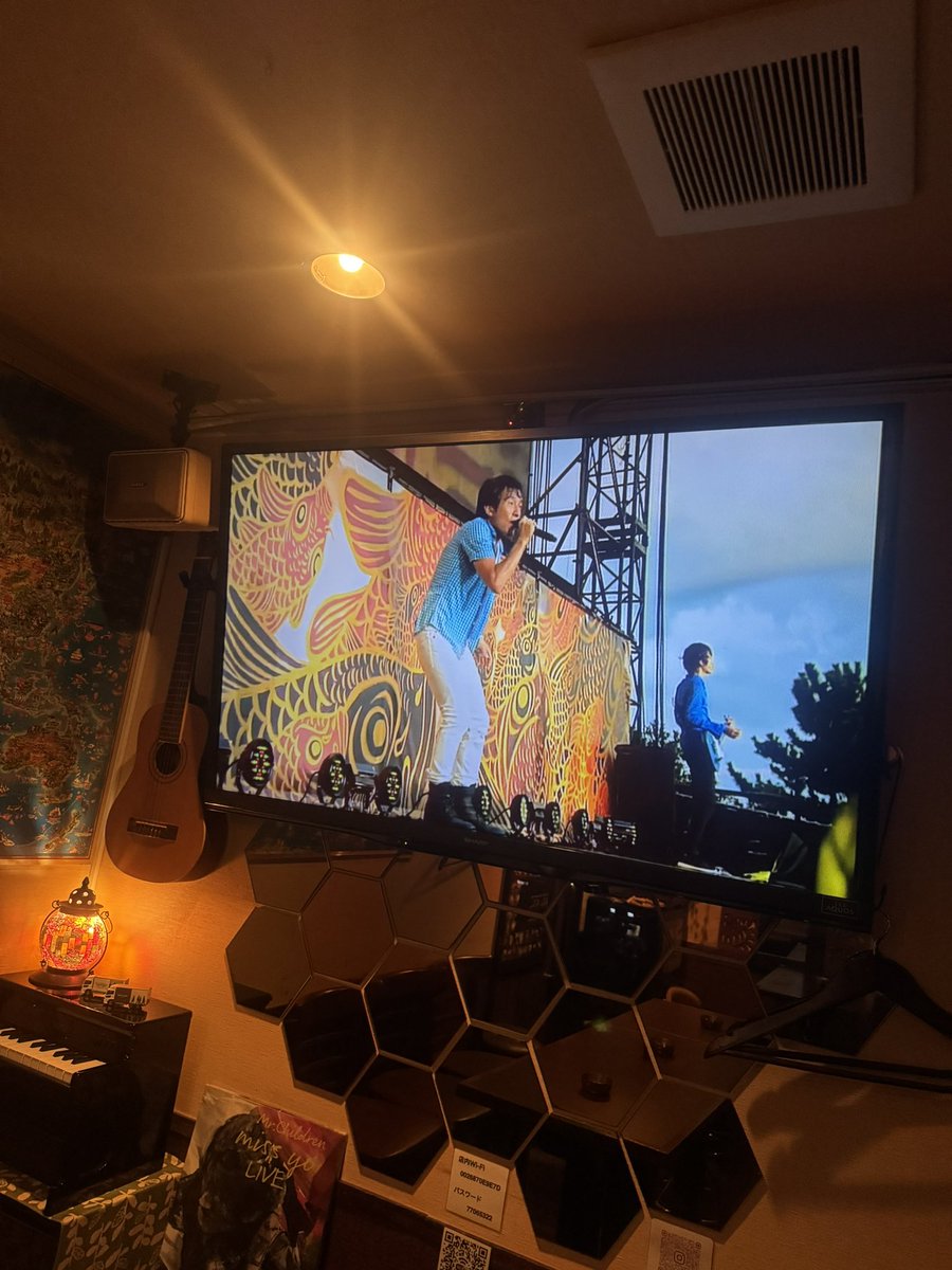 『bar Peace』本日もオープンしました♪

instagram.com/takashikusumot…

#心斎橋 #一人飲み  #カクテル #バー #cocktail #ミナミ #カラオケ #ミスチル #カラオケバー ＃桜井和寿 #barpeace #大阪 #ミスチル好き
#難波　#mrchildren