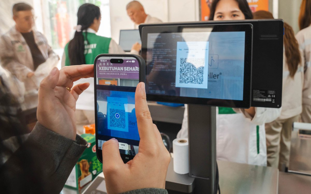 CCTVAsiaPacific's tweet image. #Indonesia and #China have launched cross-border QR interoperability, marking a significant milestone in deepening financial cooperation and accelerating digital payment integration between the two countries.

The initiative, introduced by Bank Indonesia on Thursday, enables