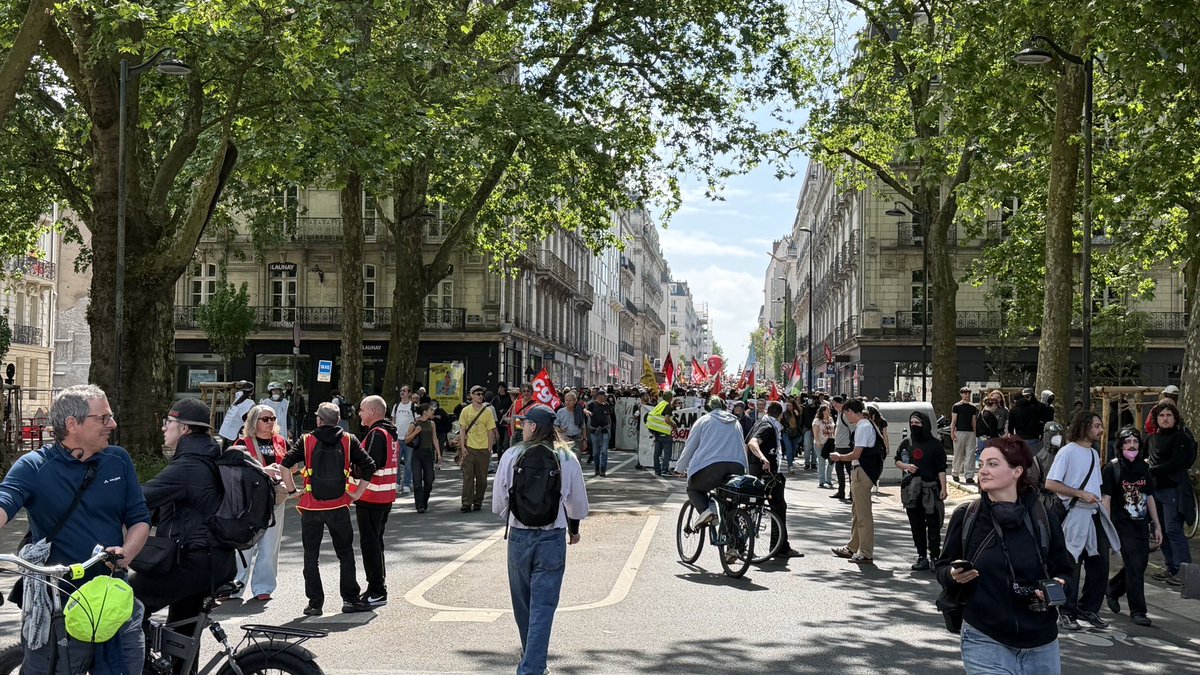 MarionLpz's tweet image. Recto verso à la préf #Nantes