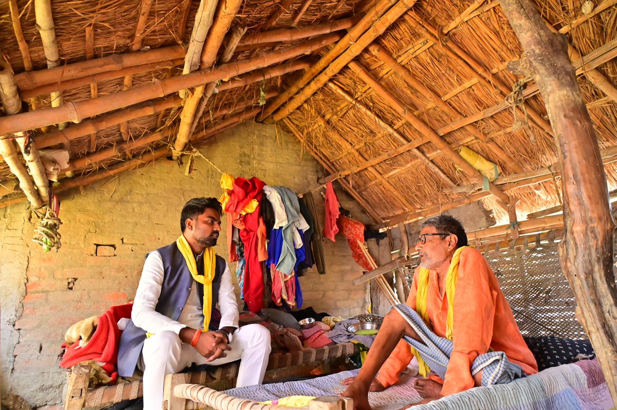 सुहेलदेव भारतीय समाज पार्टी के राष्ट्रीय मुख्य प्रवक्ता श्री अरुण राजभर जी ने ग्राम अजगरा गजेन्धरपट्टी बलुअरा, विधानसभा अतरौलिया, जनपद-आजमगढ़ में श्री बबलू राजभर जी की सुपुत्री के विवाह में सम्मिलित होकर नवदंपति को आशीर्वाद दिया।
