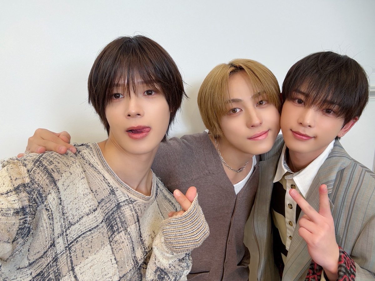 startline_813's tweet image. 💜TRE HOLDINGS
     FORTUNE TELLING💜

今夜ナレーションを
担当してくださったのは
&amp;amp;TEAMのKさん・HARUAさん・TAKIさん
でした❣️

占いはradikoの
タイムフリーで聴くことができます
🔗radiko.jp/share/?sid=FMJ…

#jwave #sl813 #andTEAM @andTEAMofficial