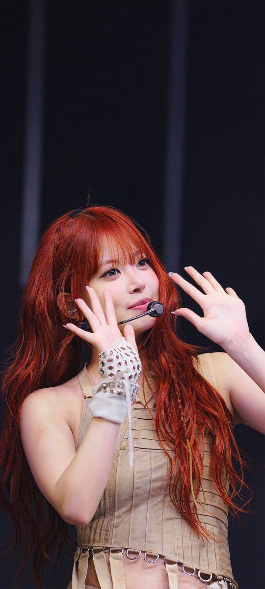 AKAone_'s tweet image. #홍은채 #Eunchae #LESSERAFIM #르세라핌 #배경화면 #Wallpaper #LockScreen
Eunchae 260501 SBS Inkigayo Wallpaper