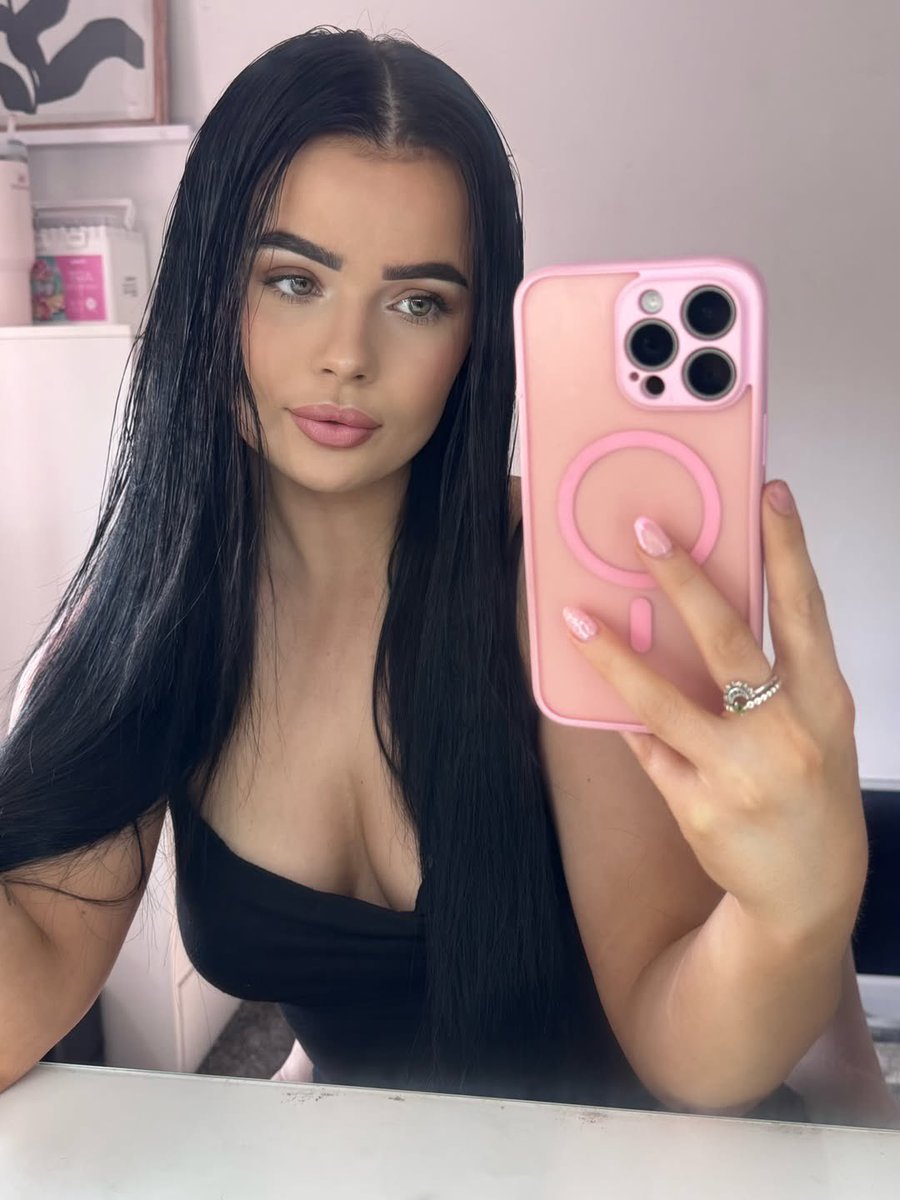 Insta_Babes__ tweet media