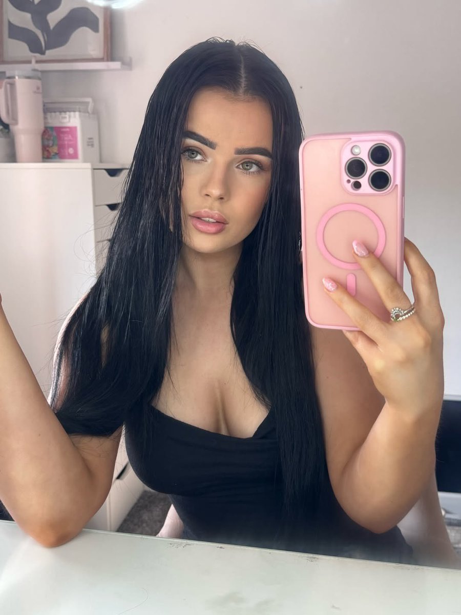 Insta_Babes__ tweet media