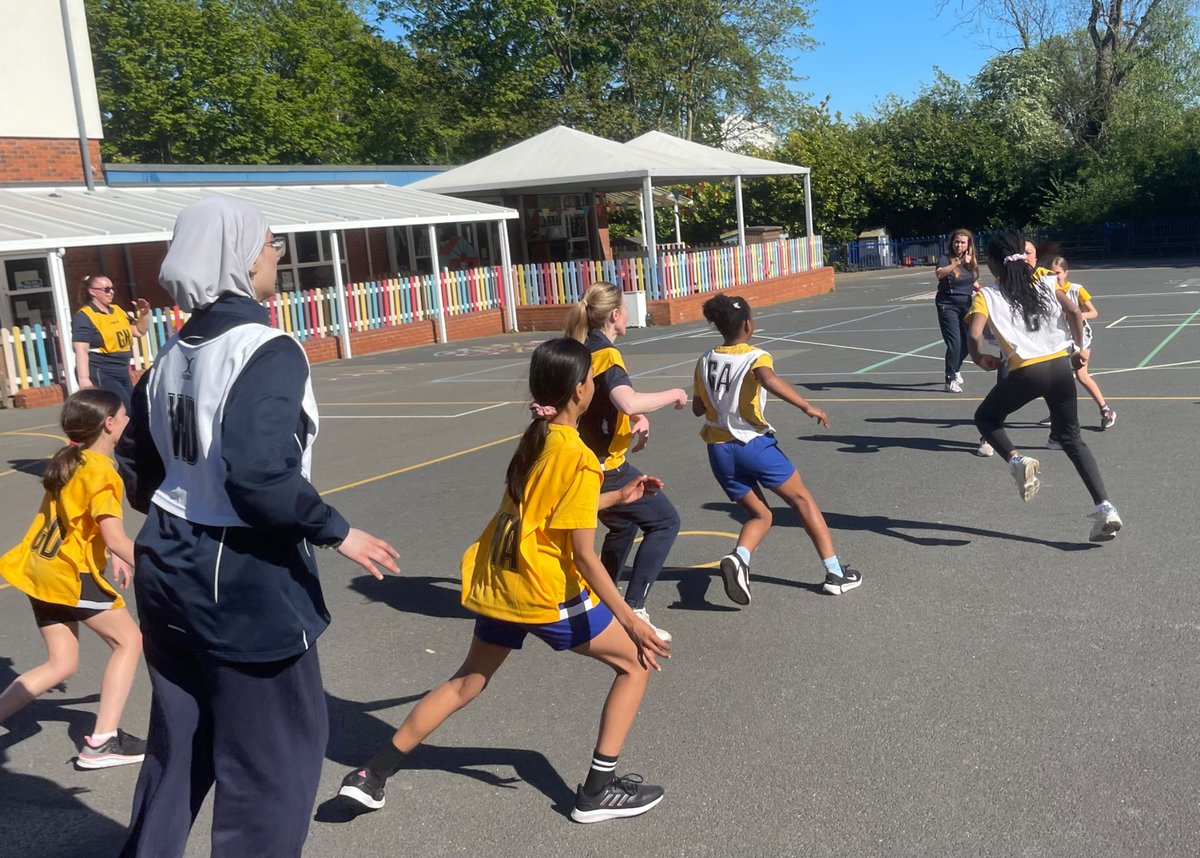 StMaryB17's tweet image. Teachers got in a quick practice yesterday afternoon ahead of our upcoming PTA event. #netball