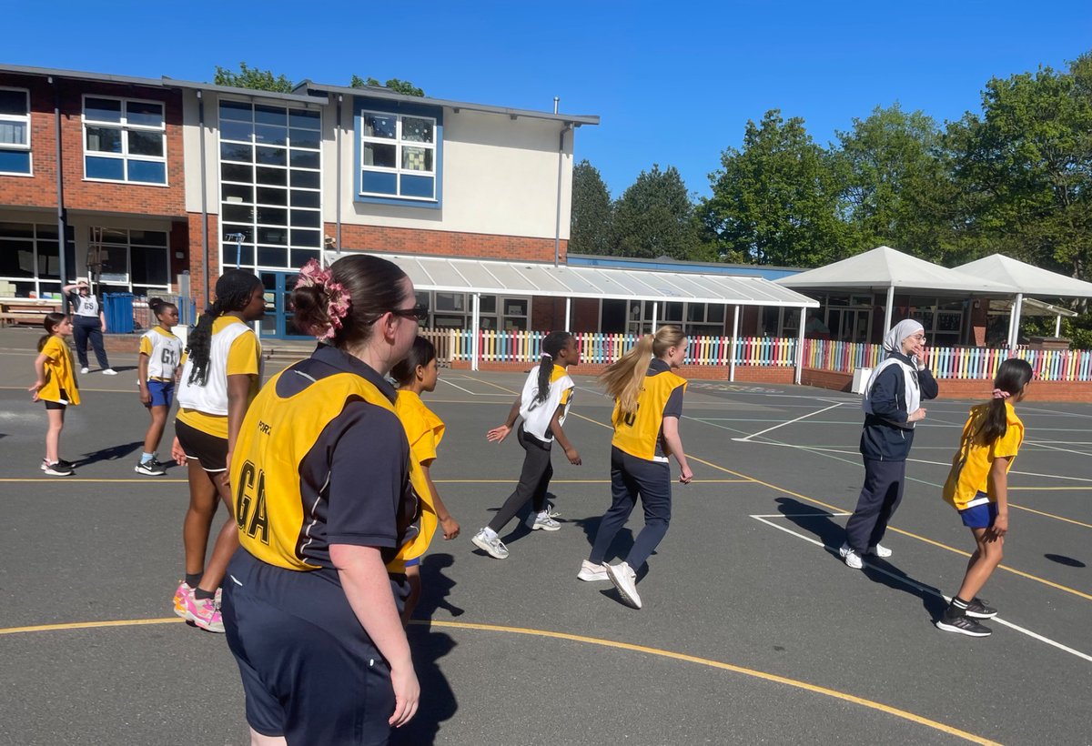 StMaryB17's tweet image. Teachers got in a quick practice yesterday afternoon ahead of our upcoming PTA event. #netball