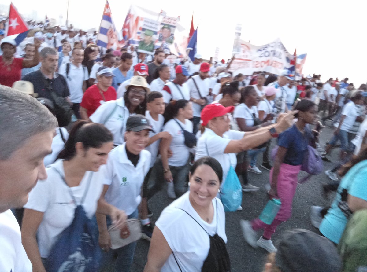 DanielMFons's tweet photo. Arriba cubanos!!! Que la patria se defiende todo el año y en especial en el Día Internacional de los Trabajadores.

Viva Cuba Soberana ‼️✊🇨🇺 https://t.co/tgu00vWqA0