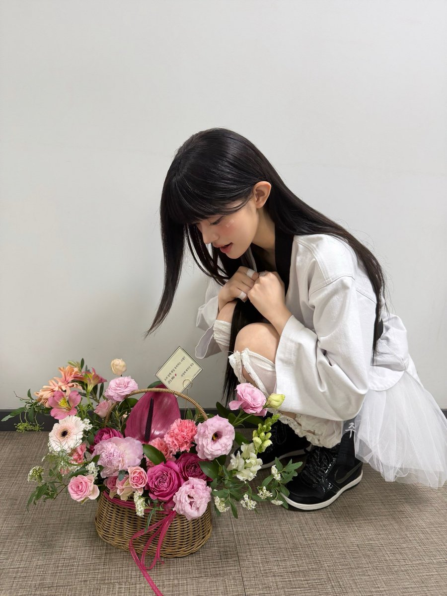 ILLIT WEVERSE tweet media