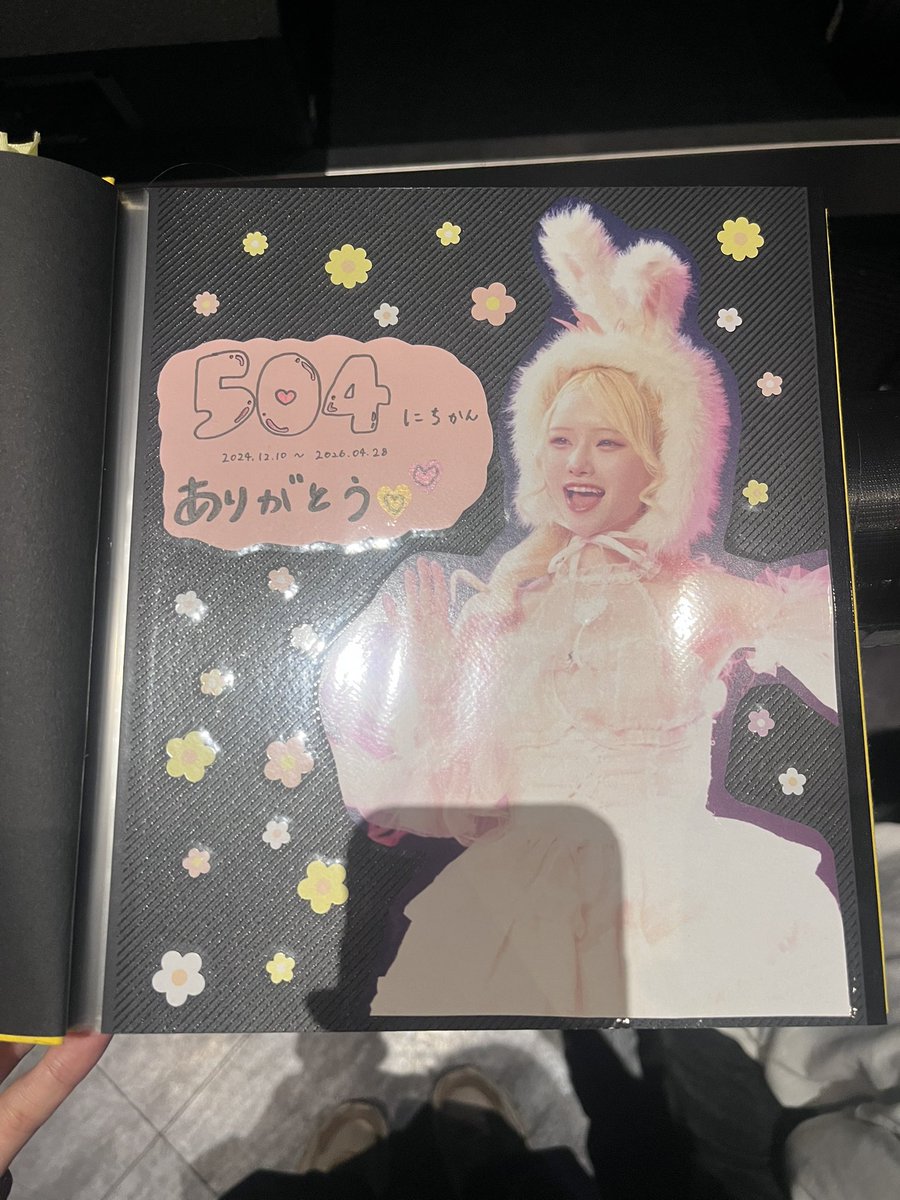renapri_jack_'s tweet image. 最後のアルバム💛

ラストなので何人かのファンの方にはチェキ出演してもらいました☺︎(動画ではモザイクしております)

たくさんメッセージありがとうございました！！

ちなみに表紙のラインストーンは1粒1粒手でつけました✨✨

#jackswamp
#流川レナ
#アルバム