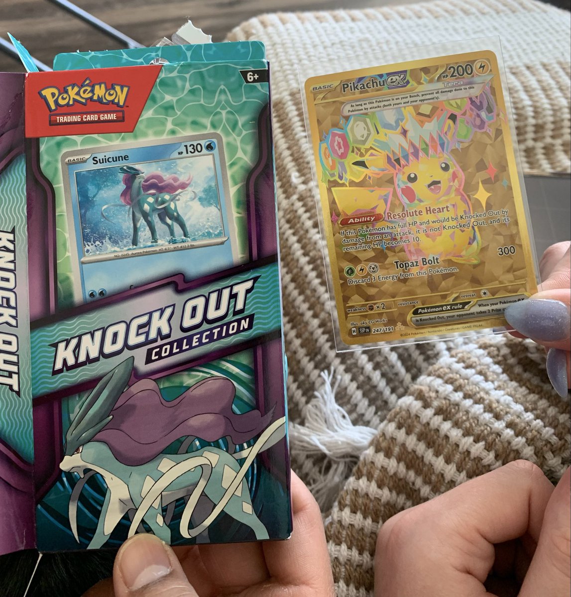 eric_reyes10's tweet photo. @tm1515152005 My wife and I grabbed a Suicune box and she pulled this 🙌🏾 https://t.co/yqdPYRS3BA