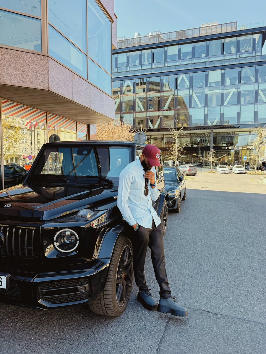 kingzocruz's tweet photo. Happy new month Cruize Nation. 

#kingzocruz #migrate  #fyp #explore https://t.co/F2BiG5k1ld