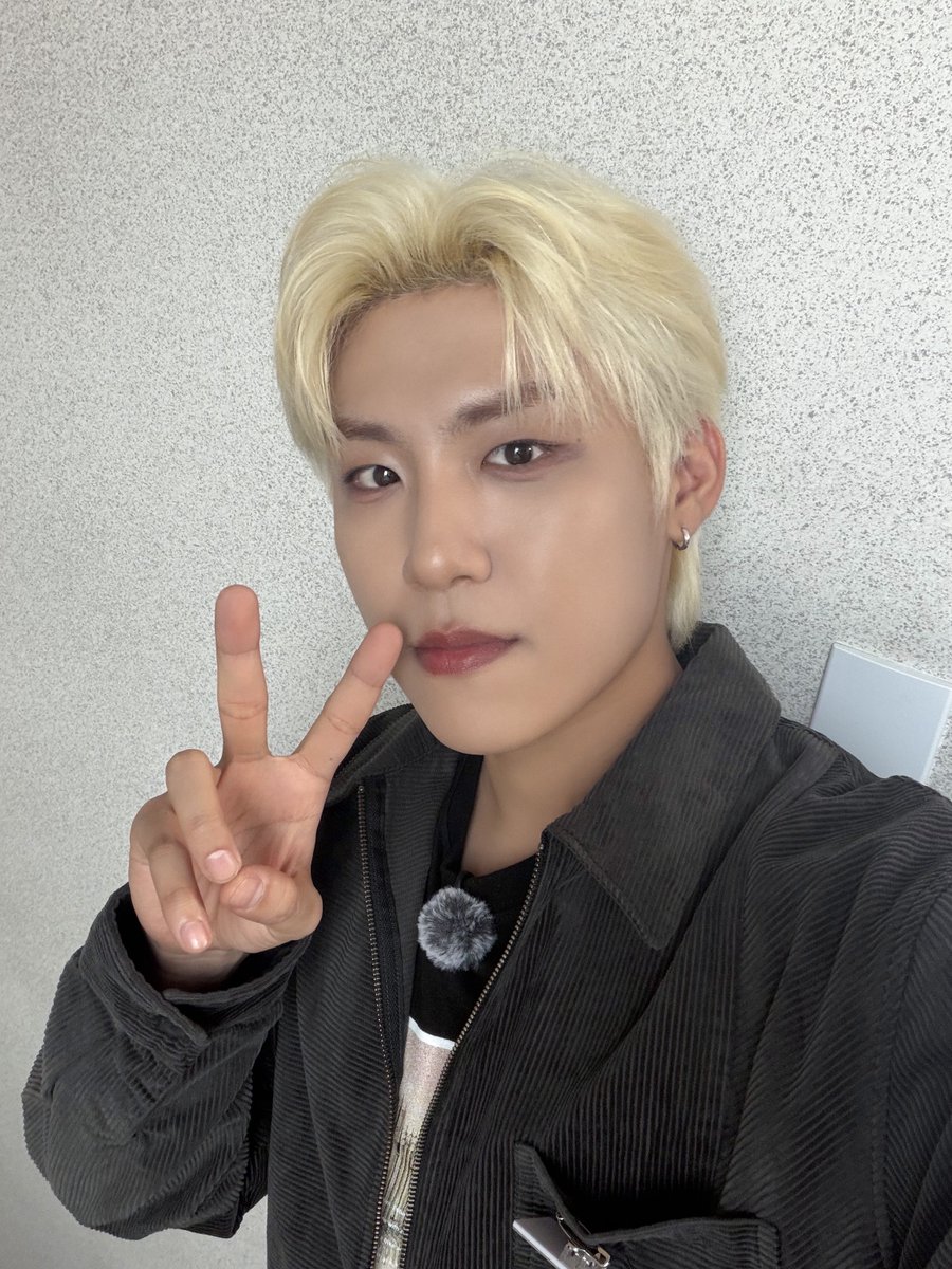 AB6IX tweet media