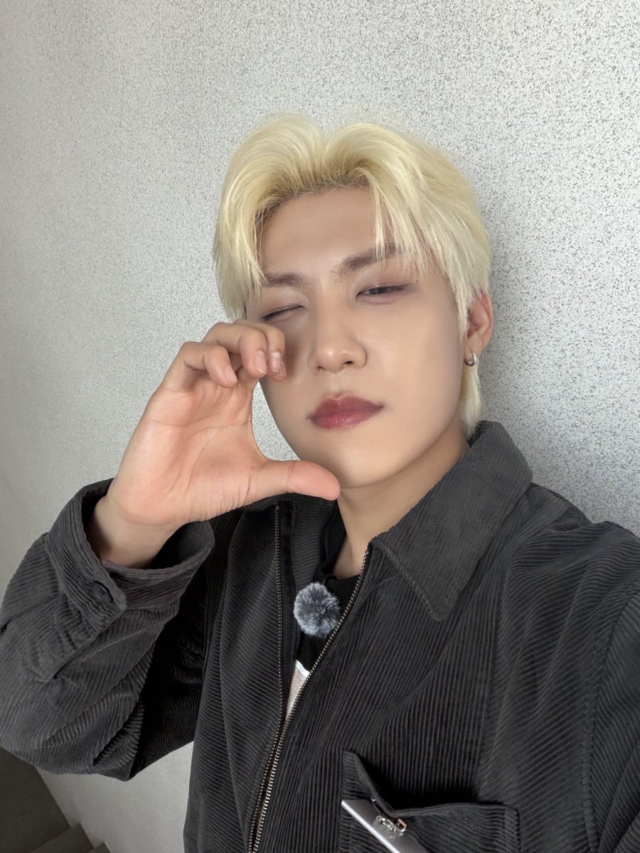 AB6IX tweet media