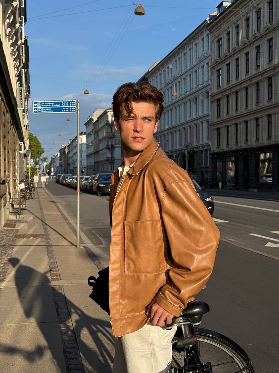 alexander tweet media