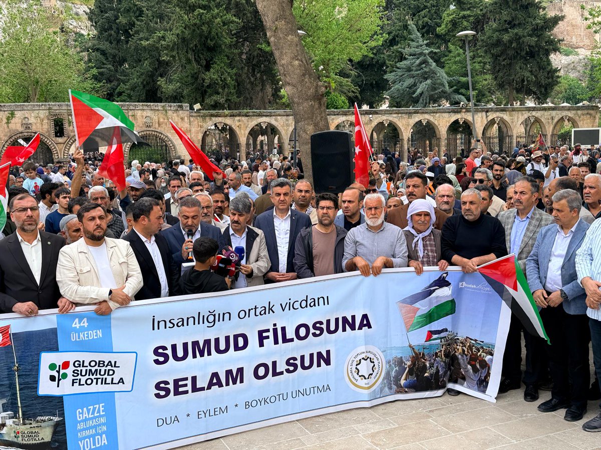 ibrahimcoskun63's tweet photo. Şanlıurfa STK'lari Platformu olarak; Filistin özgürlüğüne kavuşana, Terörist İsrail ve yöneticileri yargılanana kadar mücadelemiz devam edecek.
Selam olsun, hakkı tutup kaldıranlara, 
Selam olsun adaleti savunanlara,
Selam olsun hakkı haykıranlara!

Katkı ve Katılım sunan kardeşlerimize teşekkür ediyorum..
@_aliyalcin_
 @PlatformUrfa