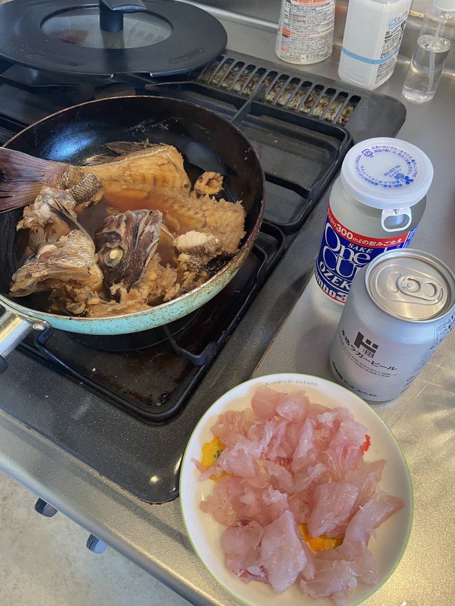 posan33's tweet photo. キッチンドリンカー🍻
真鯛さばいてみたりした(下手)
それと背脂しこみちゅう https://t.co/gGqIwgHQ0Q