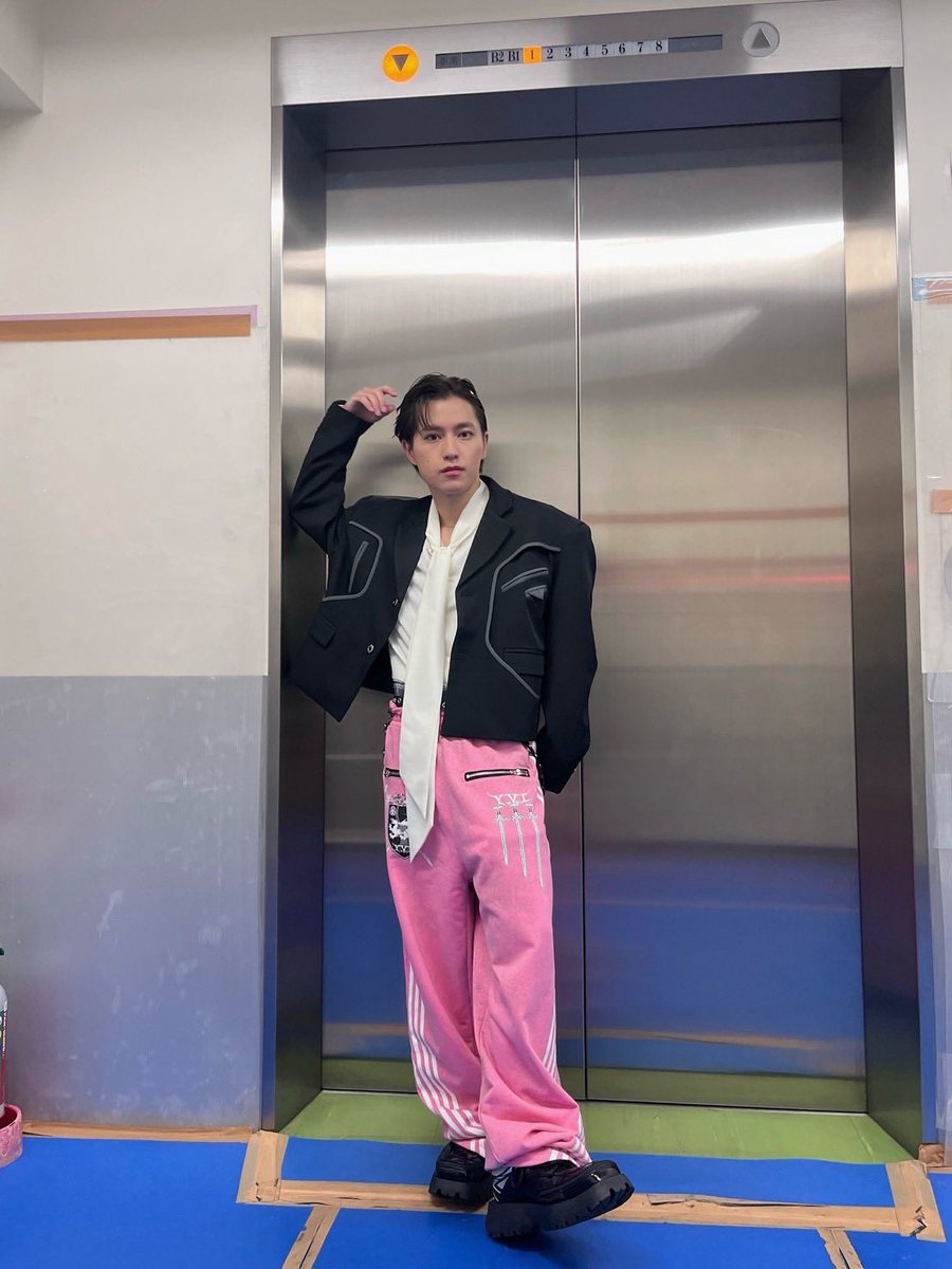 vvatap's tweet image. はーーーーー高まる🥺💗💗衣装もセトリもぜんぶ楽しみ🥺わくわく🥺💕💞💖
ふぁーーすとらいぶ選びきらんくらいどれも大好きだった✨✨✨この4️⃣枚でまだ悩めるもん（笑）
#山根航海
#MOVE #山根航海のせかんどらいぶ
