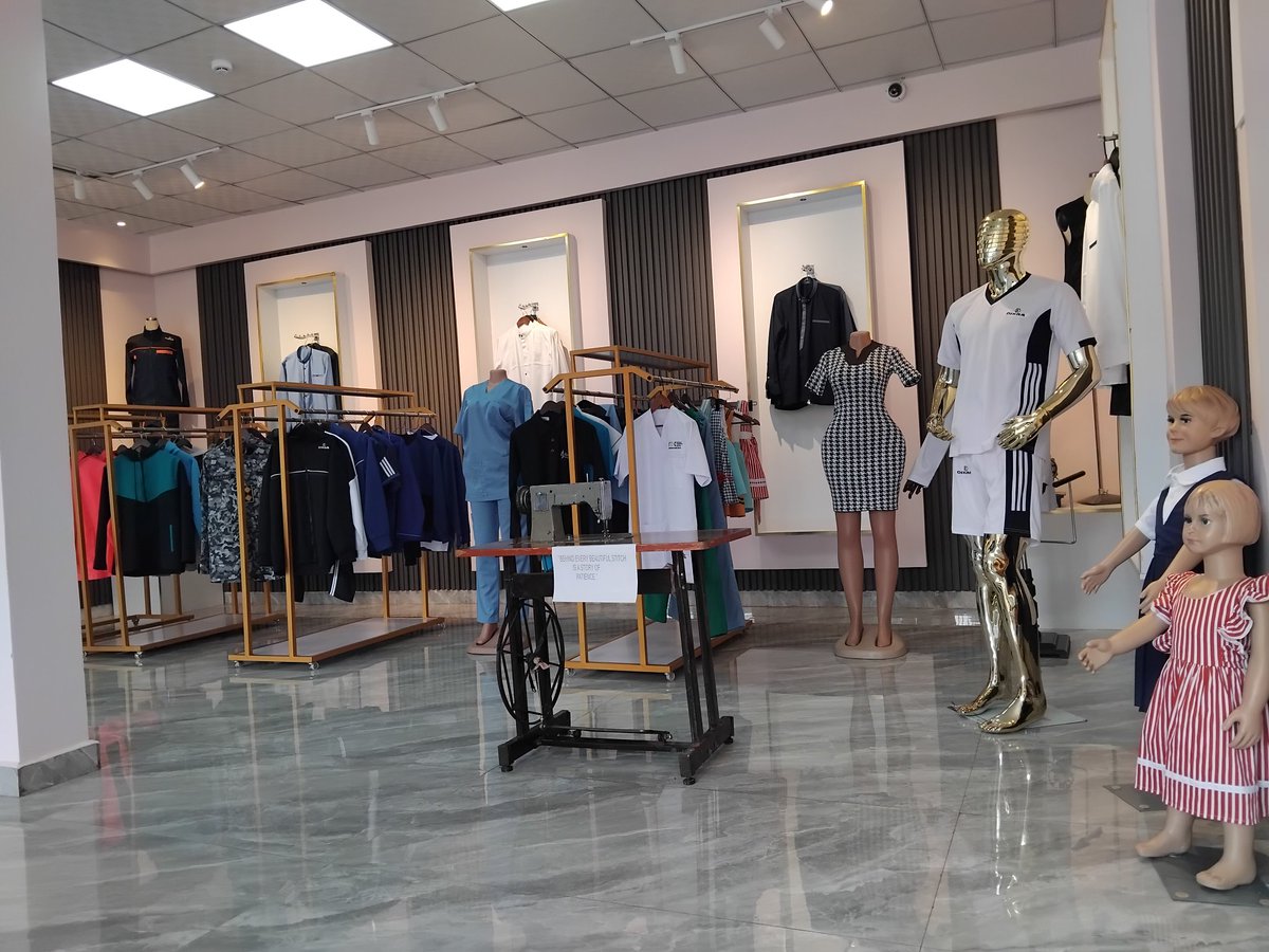 Kabeeraeric's tweet image. Yesterday, I had the opportunity to visit and tour DIKAM Factory—one of Rwanda’s leading garment manufacturers—and the experience was nothing short of inspiring.

With a production capacity of over 10,000 pieces of clothing per day. #MadeInRwanda
