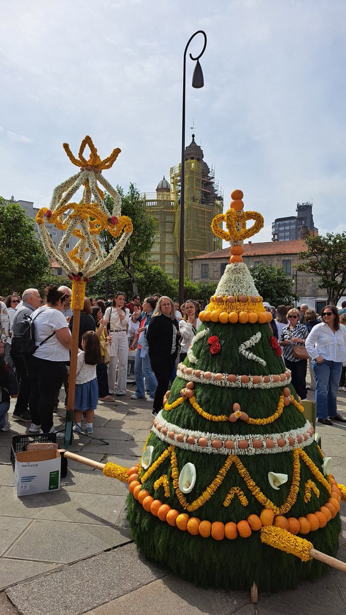 montotomsol's tweet image. #pontevedra
#1demayo
Los mayos (Os maios en gallego) es  una fiesta popular gallega que forma parte del llamado ciclo de maio, comienzo de la primavera, cuyos orígenes se remontan a las civilizaciones prerromanas. 

es.wikipedia.org/wiki/Fiesta_de…