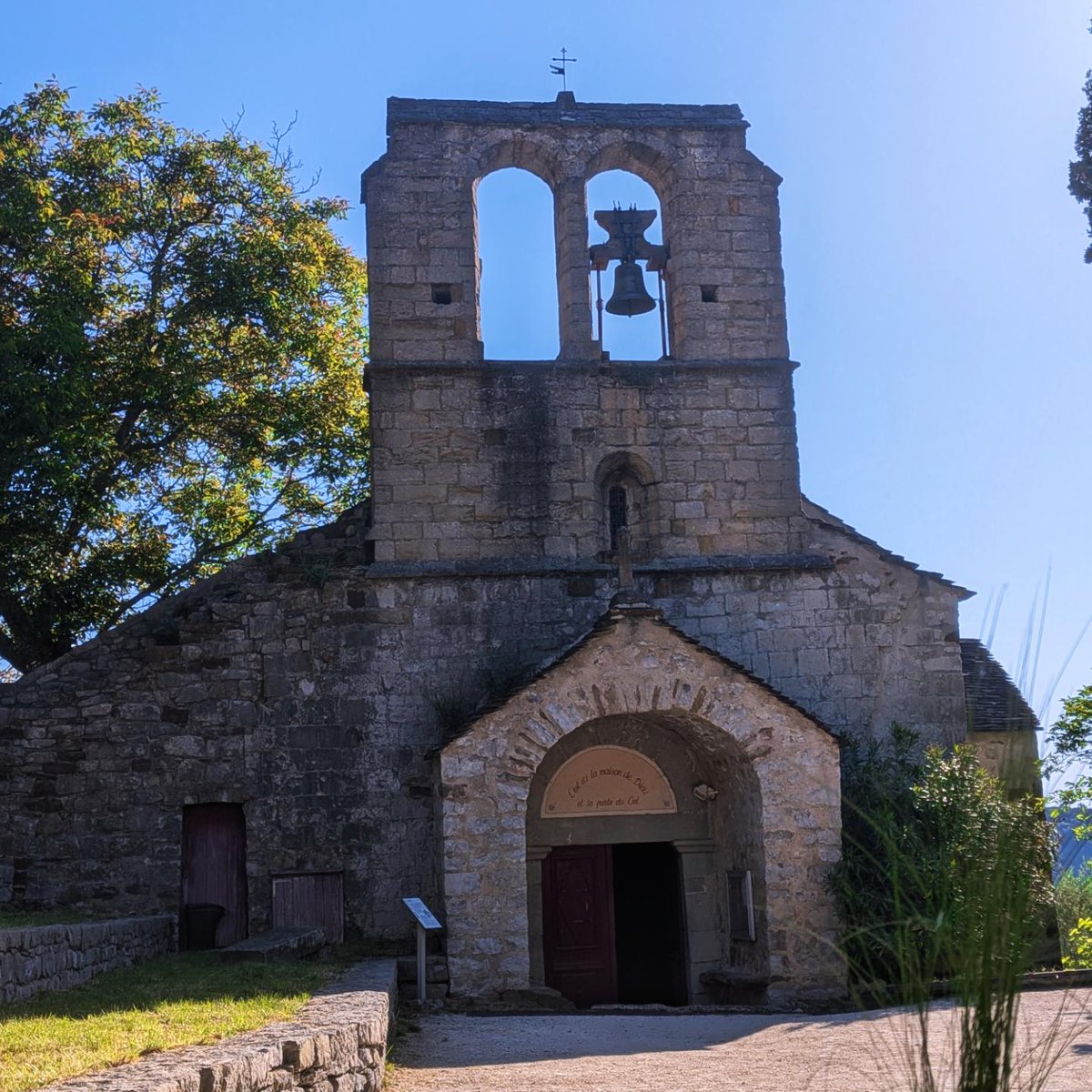 rom_gail's tweet photo. Visite du village de Naves situé au porte du parc naturel régional des monts d'Ardèche et des Cévennes.
#Ardeche #Weekend #1erMai #PetitesCitésdeCaractère #AuvergneRhôneAlpes https://t.co/Ysbwv0dEsK
