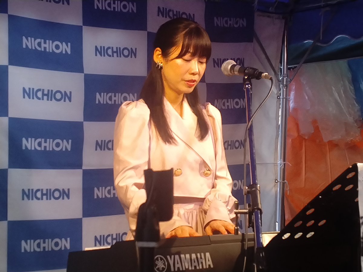 第二回御徒町パンダ横丁
会場を飛び回った小野亜里沙ちゃん
初めて話した英語が格好いい鹿野レイさん
嵐を呼ぶパワフルな歌声ねはるのまいちゃんと
なかなか見所が多かった。
PLAY FREE WIN HARD
詳細は後ほど❓
