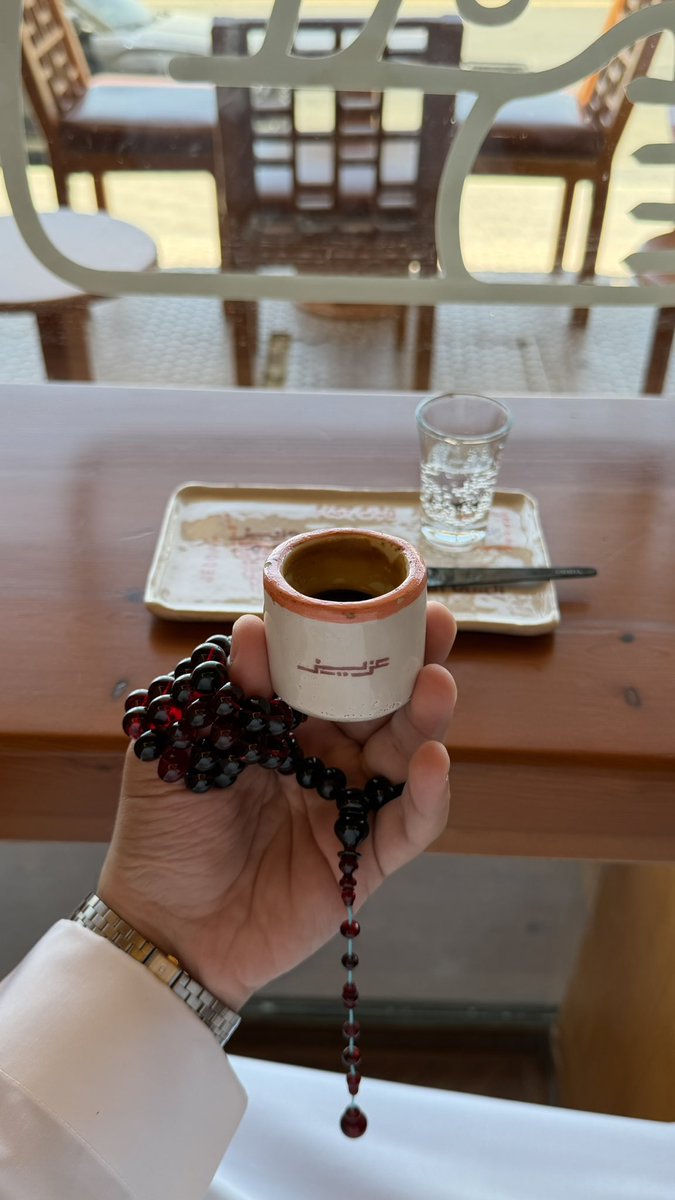 Sulxvx's tweet photo. اسـبـريـســو الــجُــمــعــة 🍯📸 https://t.co/hM6ZdeGGsz