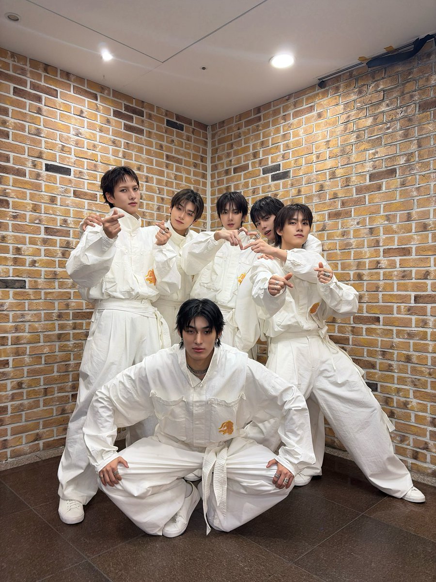 82MAJOR_231011's tweet photo. [📷]
#에이티투데이_260501

에투메♥️에티
첫 피크닉 한 날

피크닉 데이트! 나이스네~

#82MAJOR #82메이저 #에이티투메이저
#82데이 #82TODAY 
#FEELM #Sign https://t.co/NLfxPzNZqg